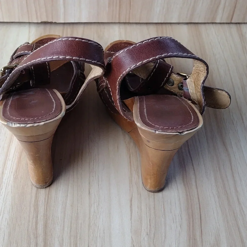 Frye Women’s June T Straps Brown Leather Wooden Wedge Sandals Size 7.5